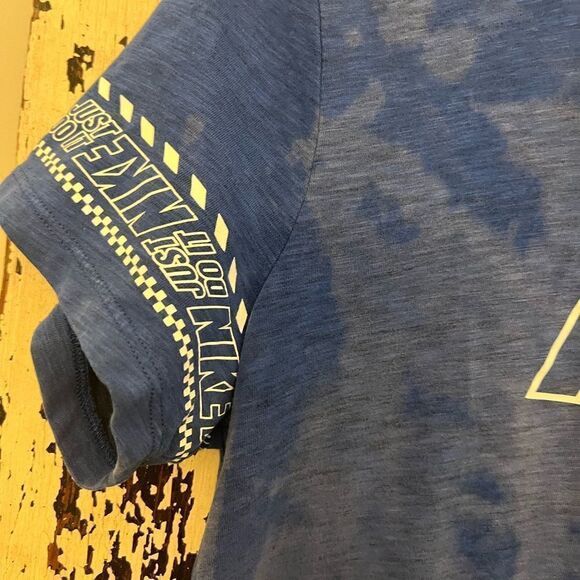 EUC customized women’s Nike dri-fit T-shirt size M. - Picture 3 of 7